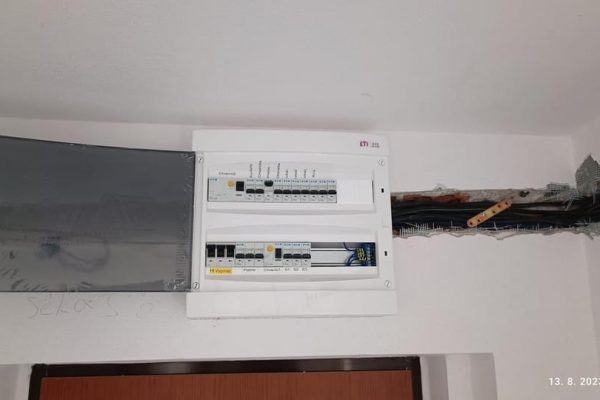 Referencie Involt - Rekonštrukcia starej elektroinštalácie v byte, výmena kabeláže, osadenie rozvodnej skrine s istením.
