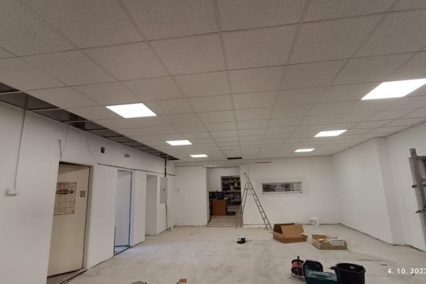 Referencie Involt - Rekonštrukcia osvetlenia výmenou za LED panely, zmeny inštalácie, zhotovenie rozvodov pre chladiarenské zariadenia, príprava pre klimatizáciu.