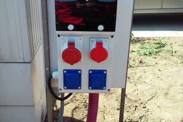 Referencie Involt - Vyhotovenie elektrickej prípojky, osadenie elektromernej skrine s ističmi, výkopové práce, osadenie zásuvkovej rozvodnice tzv.antoníčka.