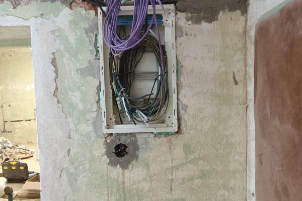 Referencie Involt - Rekonštrukcia elektrickej inštalácie v zubnej ambulancii s nutnosťou , vrátane natiahnutia nových zásuvkových , svetelných a internetových rozvodov , kamier a nového rozvádzača.